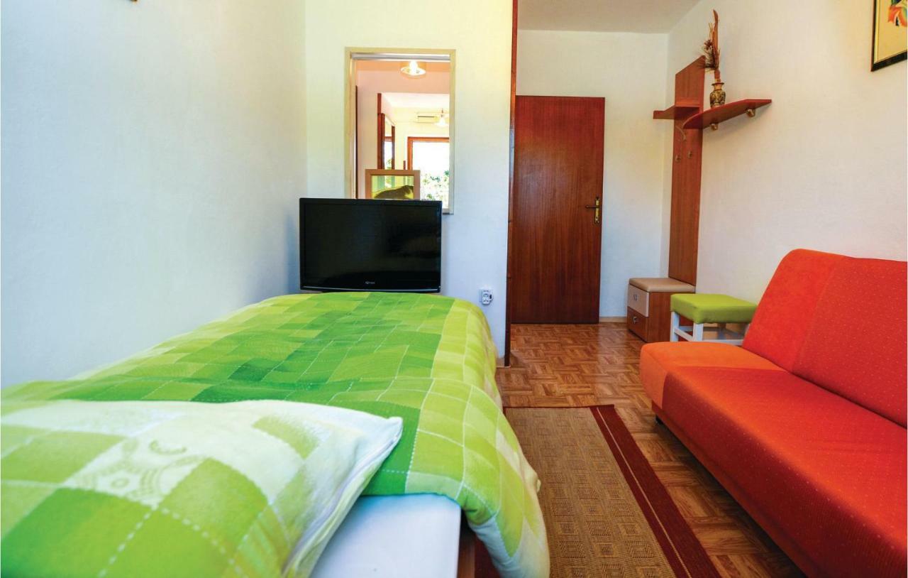 2 Bedroom Awesome Apartment In Порторож Екстер'єр фото